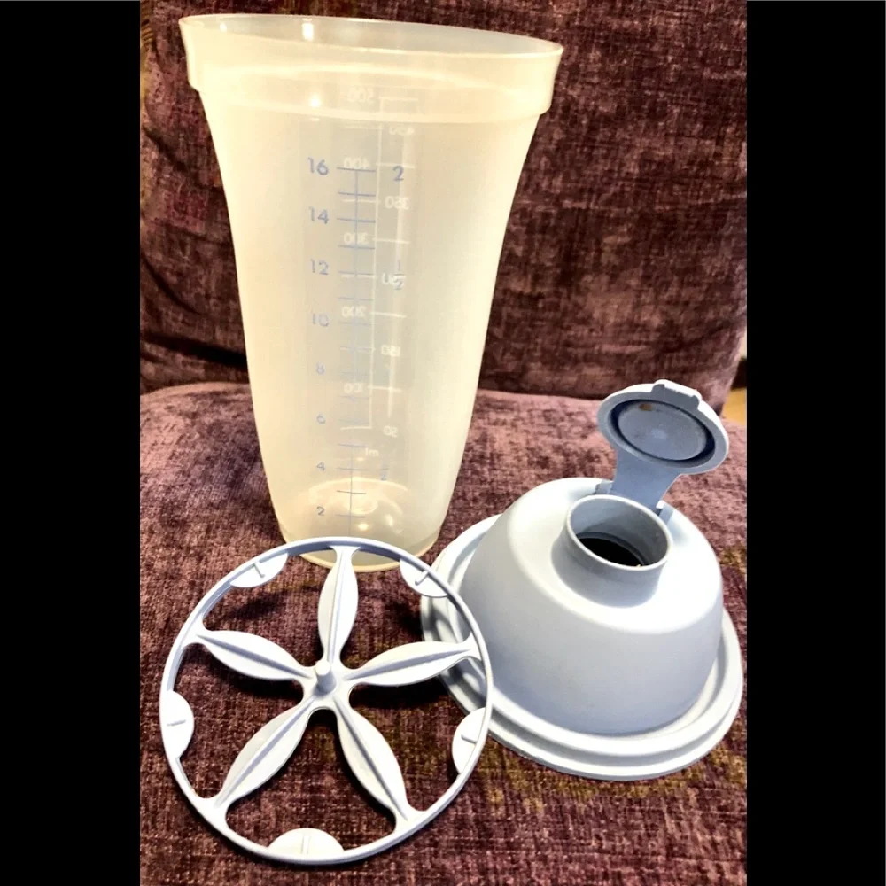 Tupperware - Picture 2 of 2